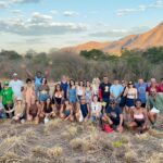 BIOCA e MCP promovem plantio de espécies nativas do Cerrado em ação que reuniu equipe de filme e representantes locais